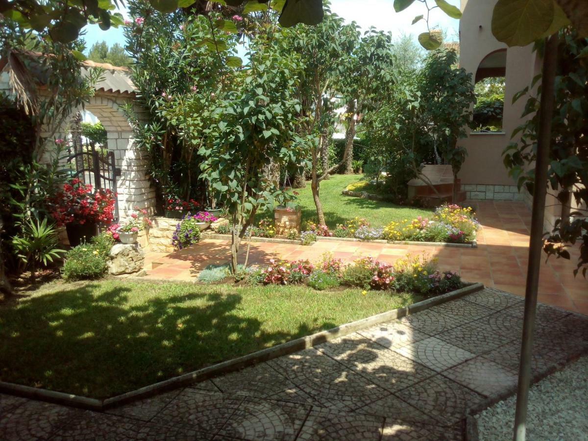 Apartments Sven-Marino Porec Exterior photo